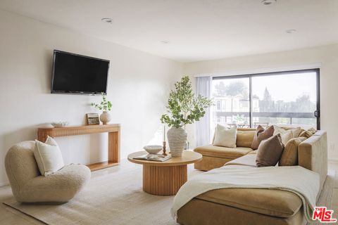 4829 Whitsett Avenue 301 Valley Village CA 91607