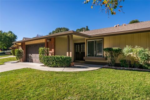 Photo of 19539 Mesa Of The Oaks, Newhall, CA 91321 (MLS # SR25263144)