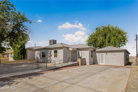 Photo of 44503 Fern Avenue Ave, Lancaster, CA 93534 (MLS # SR26128735)