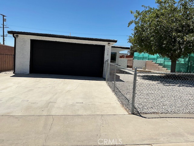 Property Overview
This completely renovated 4-bedroom, 2-bath home at 1008 Elizabeth St, Barstow, CA is a must-see! Offering 1,460 sq ft of upgraded living space, this property is perfect for those seeking modern amenities and style. Sitting on a spacious 6,708 sq ft lot, it’s ideal for a variety of lifestyles.
Interior Highlights
Laminate Flooring: The entire home is equipped with durable, easy-to-maintain laminate flooring for a sleek, modern look.
Updated Kitchen: Featuring quartz countertops, new cabinetry, and stainless steel appliances. Perfect for both daily living and entertaining.
Spacious Living & Dining: The open floor plan with large windows creates a bright and airy atmosphere, ideal for gatherings.
Modern Bathrooms: Both bathrooms have been thoughtfully remodeled with new fixtures and contemporary tile work.
Natural Light: The home is flooded with light, enhancing the overall feel of openness and comfort.
Exterior & Amenities
Parking: An attached 2-car garage provides ample space, plus extra driveway parking for guests or recreational vehicles.
Large Yard: The fully fenced 6,708 sq ft lot offers plenty of room for outdoor living and potential expansion.
HVAC: The home is equipped with evaporative cooling and natural gas heating for year-round comfort.
Additional Features
Move-In Ready: With all upgrades completed, this home is ready for immediate occupancy.
Prime Location: Close to schools, shopping, and major freeways (I-15/I-40), making commuting and convenience a breeze.
No HOA: Enjoy the benefits of homeownership without any HOA fees or restrictions.
