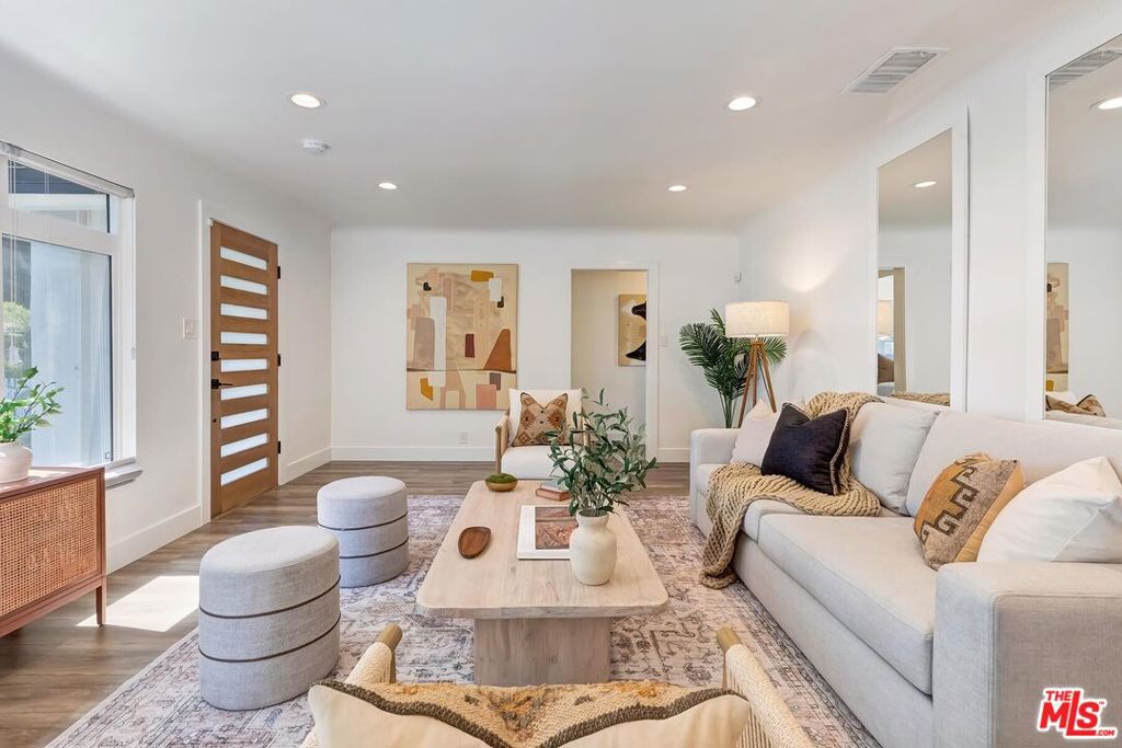 Photo of 3037 Delaware Avenue, Santa Monica, CA 90404 (MLS # 26984977)