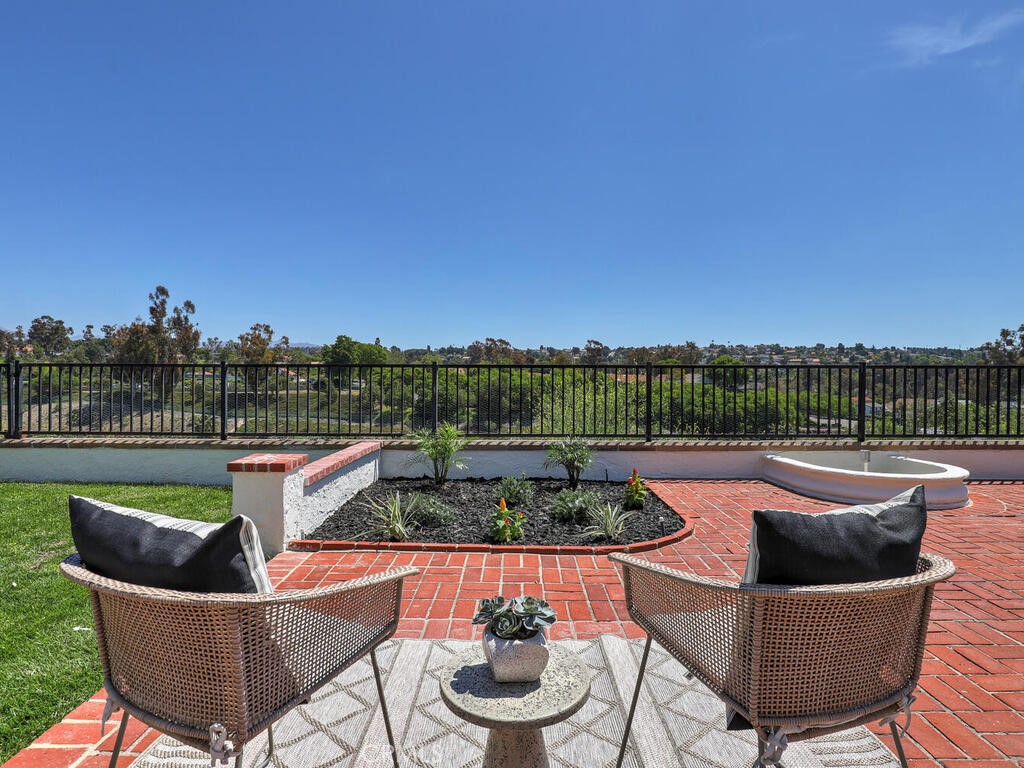 24362 Via Santa Clara