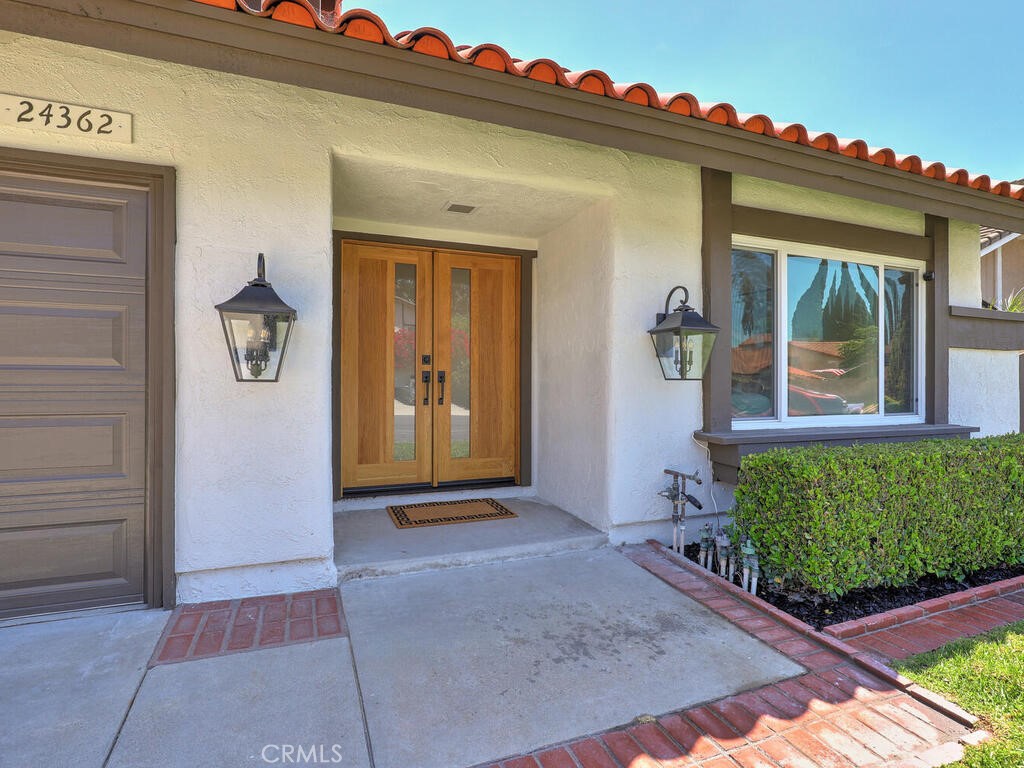 24362 Via Santa Clara