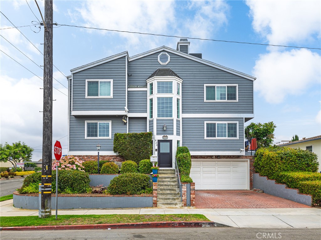 426 E Imperial Avenue