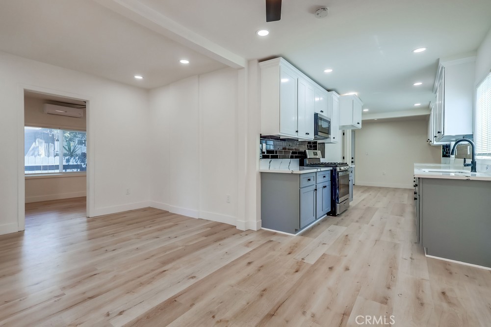 2834 Delevan