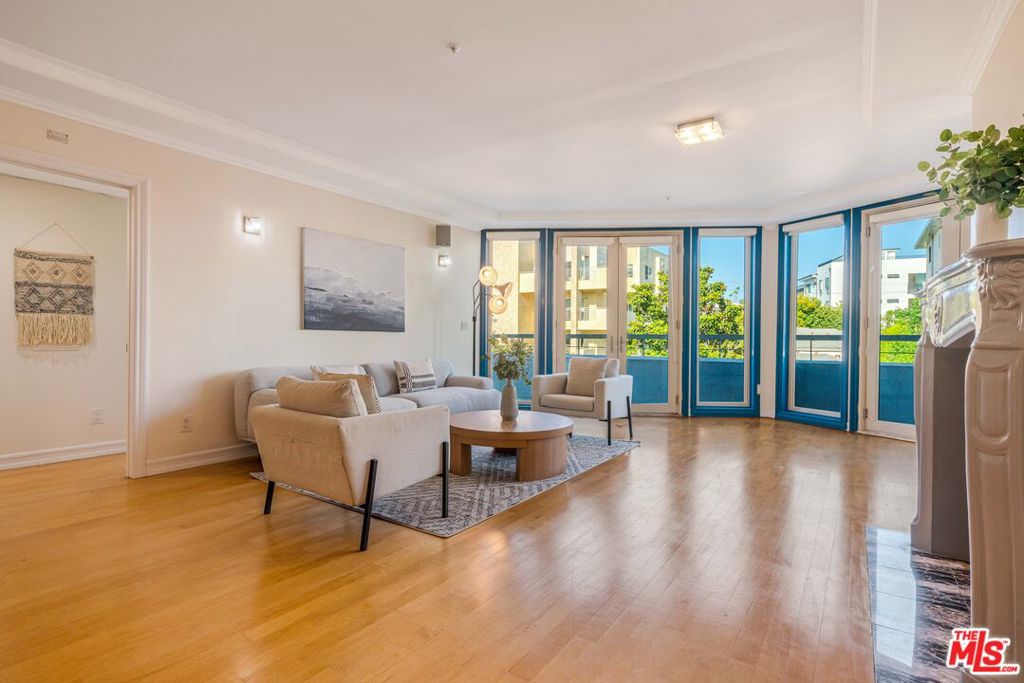 1645 Malcolm Avenue 302