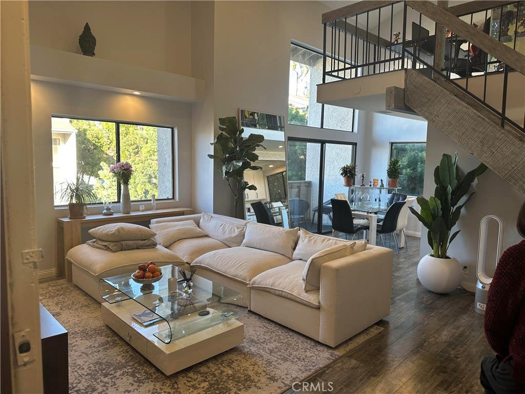 Photo of 18445 Hatteras Street #402, Tarzana, CA 91356 (MLS # TR26144709)