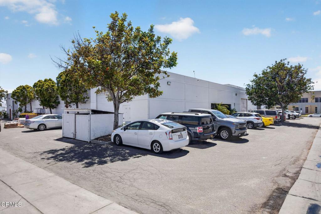 6085 King Drive 108
