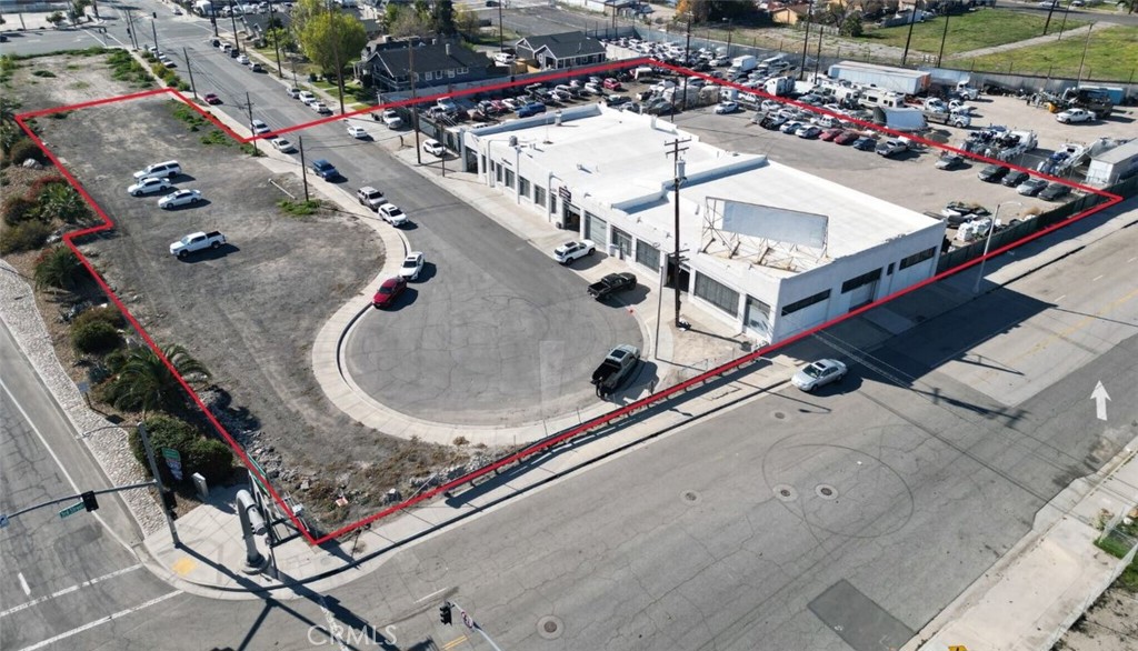 INVESTMENT HIGHLIGHTS:
215 Freeway Signage with ON and Off Ramps Auto Repair with Tow Yards
200,000+ Daily Car Count.
3-Acre parcel, (combo of several parcels), Permitted for Auto Repair with AQMD-approved Paint Booth, Dust Collecting, Tow Yard Business, Dismantling, Vehicle Parking. Freeway Signage on 215 Freeway and W. 2nd St, San Bernardino,CA. Direct Freeway On and Off ramps. Approx. 14,100 sqft Industrial Building on 3.02 +/- acres. The seller will consider fencing the perimeter to enclose the overall Yard.