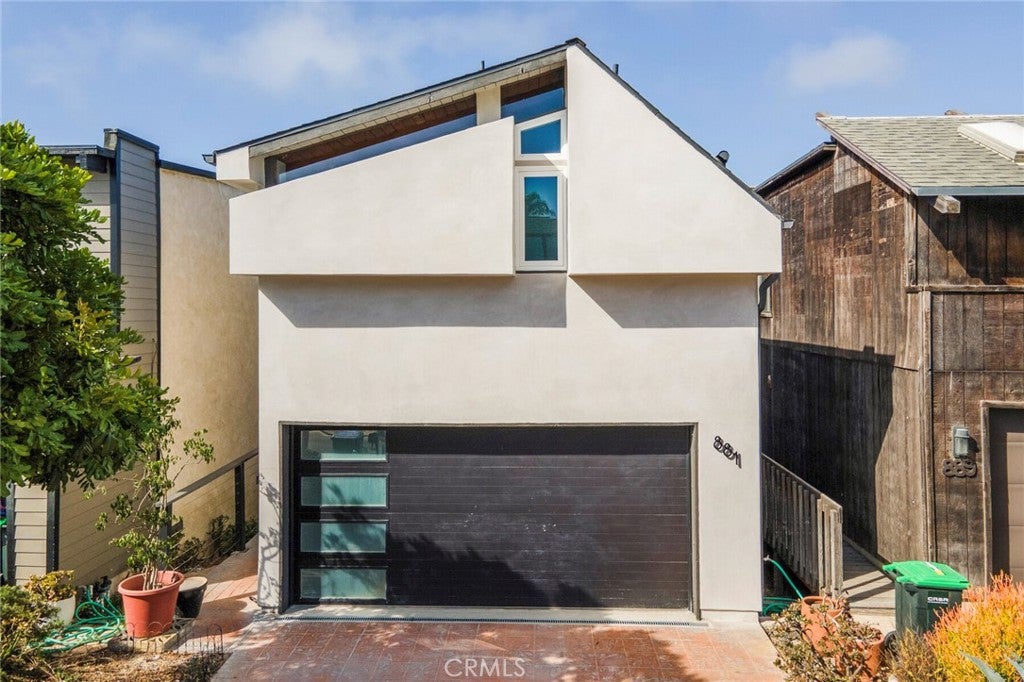 Photo of 881 Quivera Street, Laguna Beach, CA 92651 (MLS # OC26177626)