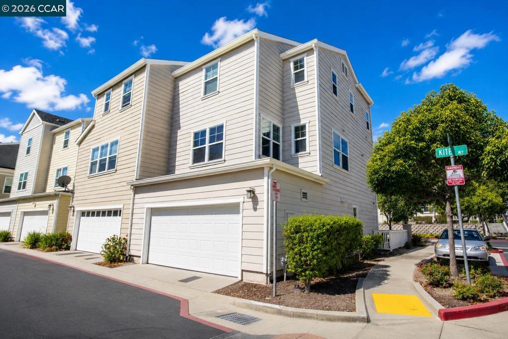 411 Summer Ln