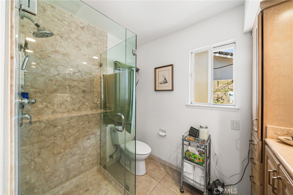 INFLUENTIAL HOMES - Residential