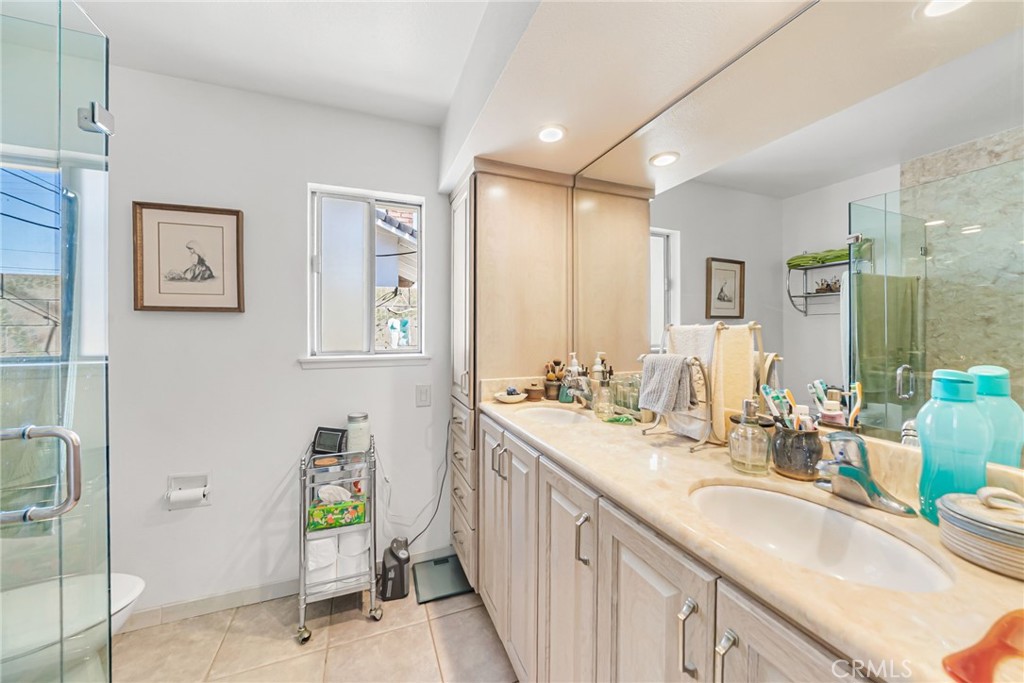 INFLUENTIAL HOMES - Residential