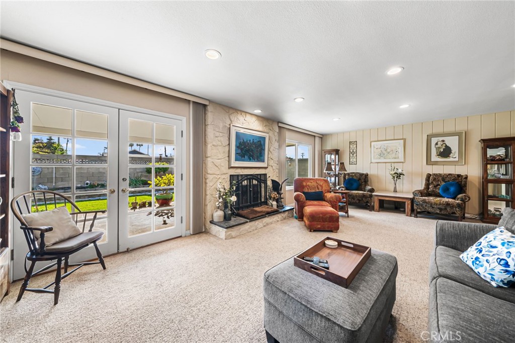 INFLUENTIAL HOMES - Residential