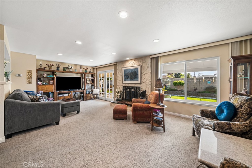 INFLUENTIAL HOMES - Residential