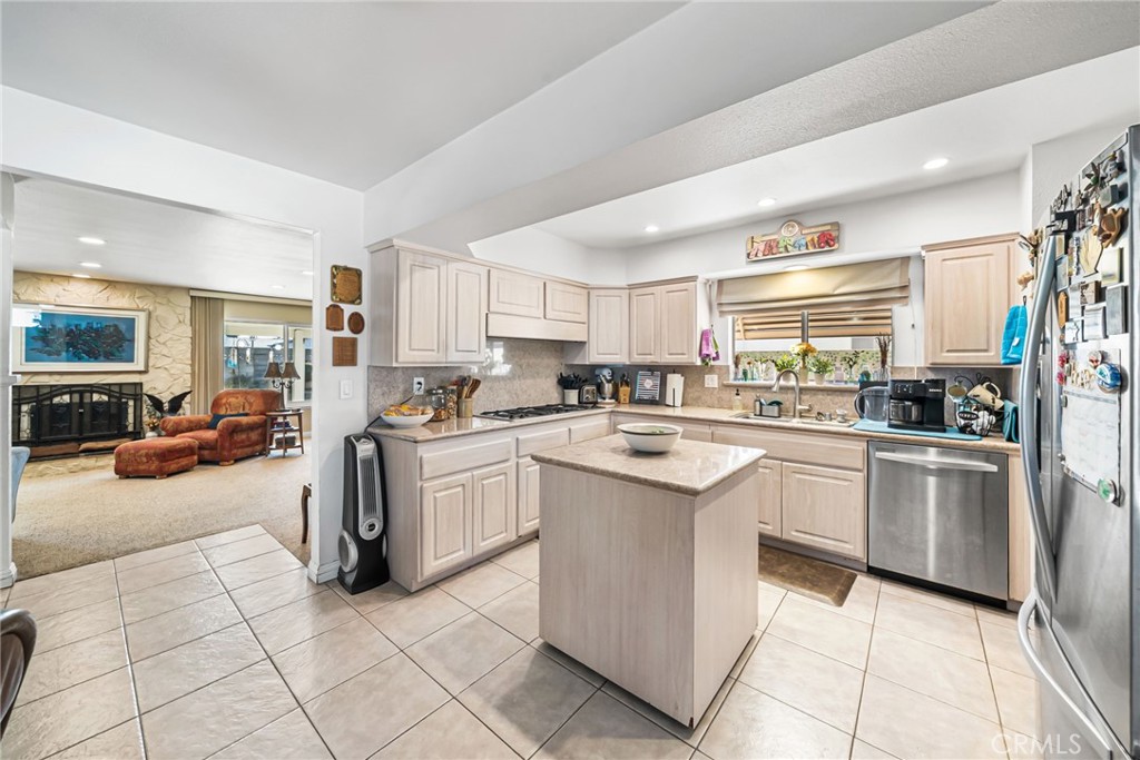 INFLUENTIAL HOMES - Residential