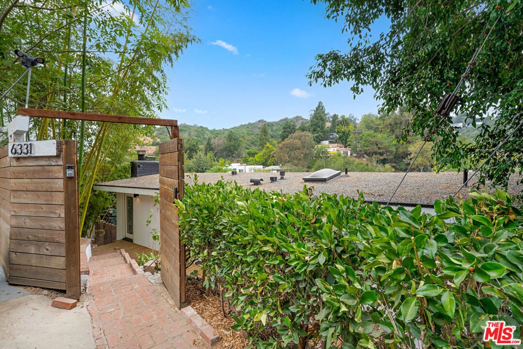 6331 Grape Place, Los Angeles CA 90068