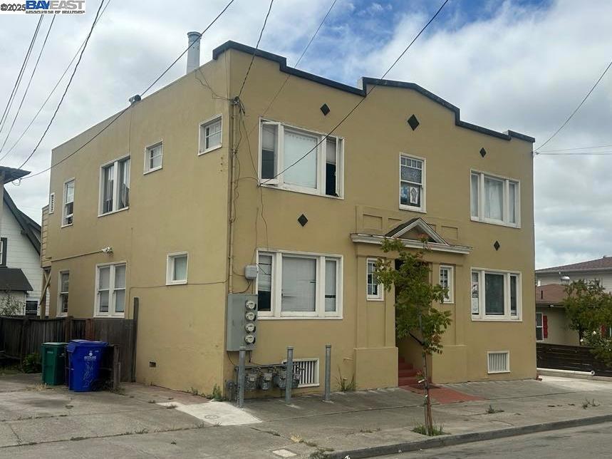 Discover an outstanding investment in a convenient Oakland location, just steps from vibrant Emeryville and a bustling shopping center. This 4-unit property, featuring four well-designed one-bedroom units, offers excellent pricing for savvy investors. With strong value-add potential, it’s ideal for enhancing rental income through strategic upgrades. Perfect for house hackers looking to live in one unit while leasing the others, this property combines affordability with the charm of a dynamic, well-connected neighborhood. Seize the opportunity to own a versatile asset in a high-demand area.