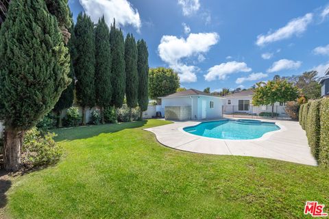 Photo of 2918 CASTLE HEIGHTS Avenue, Los Angeles, CA 90034 (MLS # 25596843)