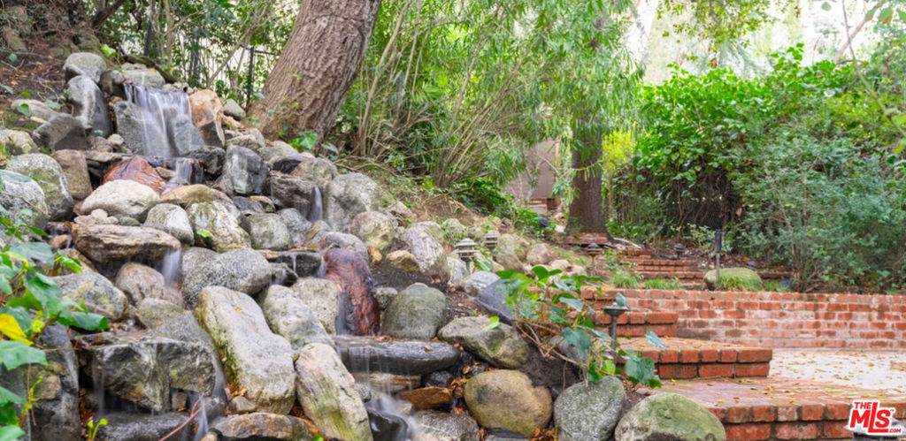 3041 E Chevy Chase Drive