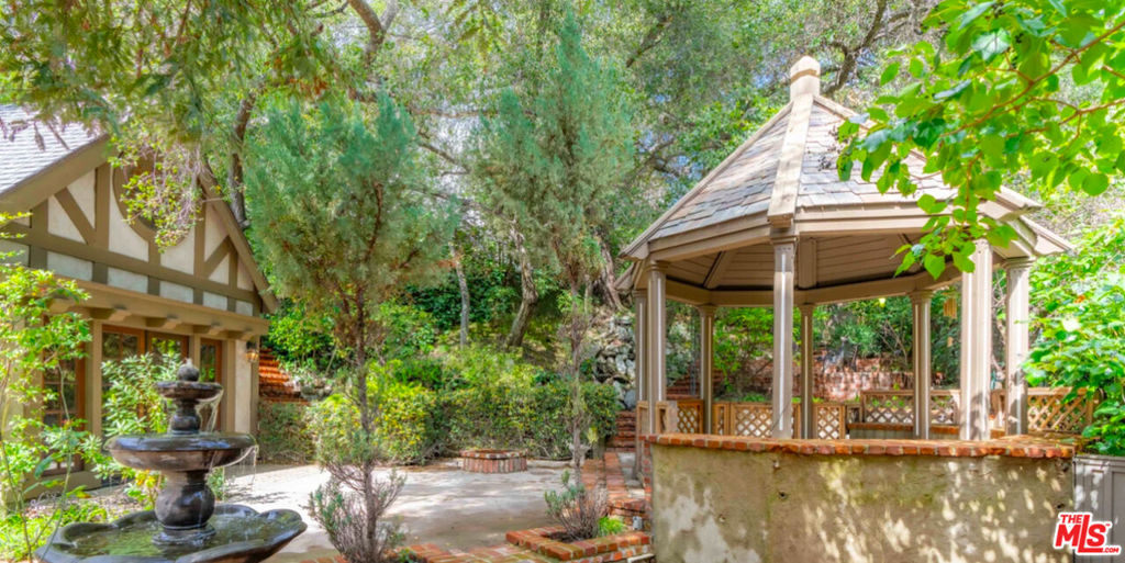 3041 E Chevy Chase Drive