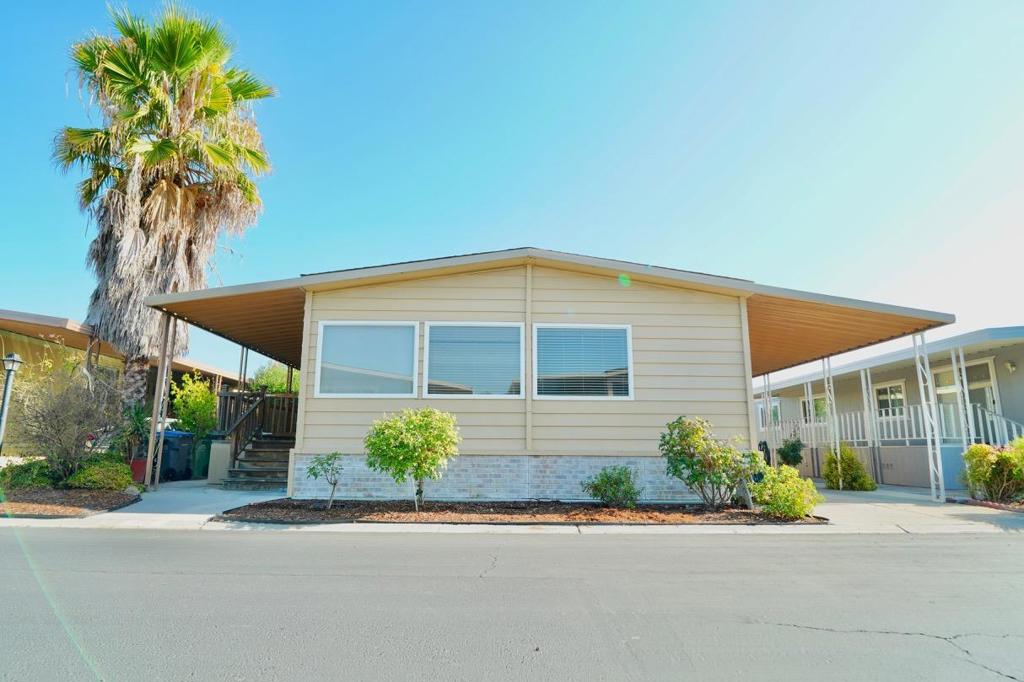 Big price reduction! Beautiful and large 3bed/2bath classic Lancer style mobile home, 1,536sqf living space, in desired Chateau La Salle community. Home features clean new laminate floor through out. New sinks in both bathrooms. Great kitchen cabinetry and granite counter-top. Dual-pane windows and sliding door. Community has Basketball Court -Indoor Half, Billiard Room, Club House, Common Utility Room, Pool, Exercise Course, Sauna/Spa/Hot Tub, Tennis Court(s), swimming pool. Low space rent at $1,187 per month.