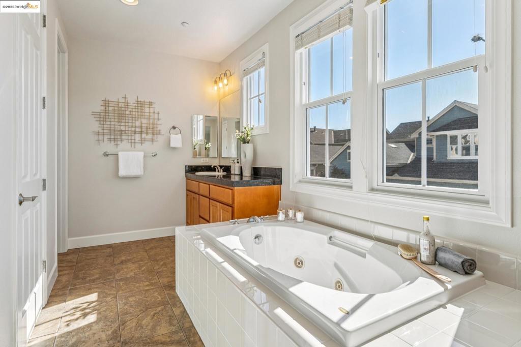 POINT RICHMOND - Residential