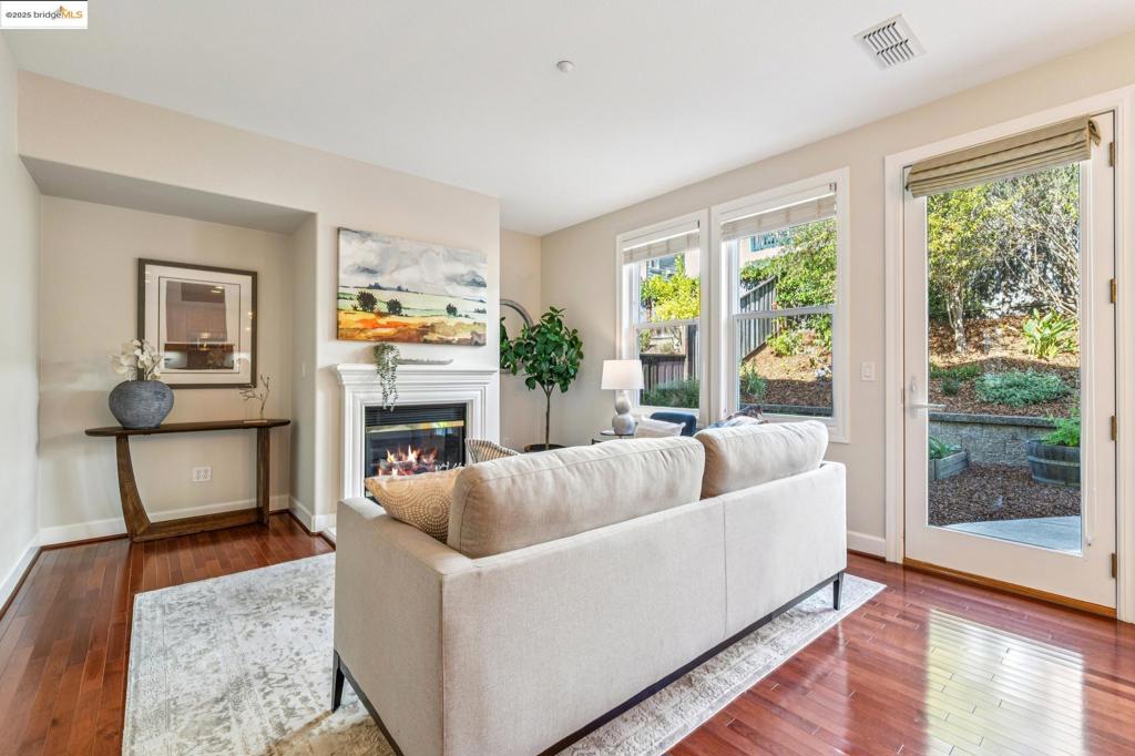 POINT RICHMOND - Residential