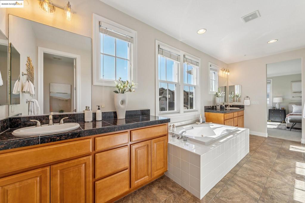 POINT RICHMOND - Residential