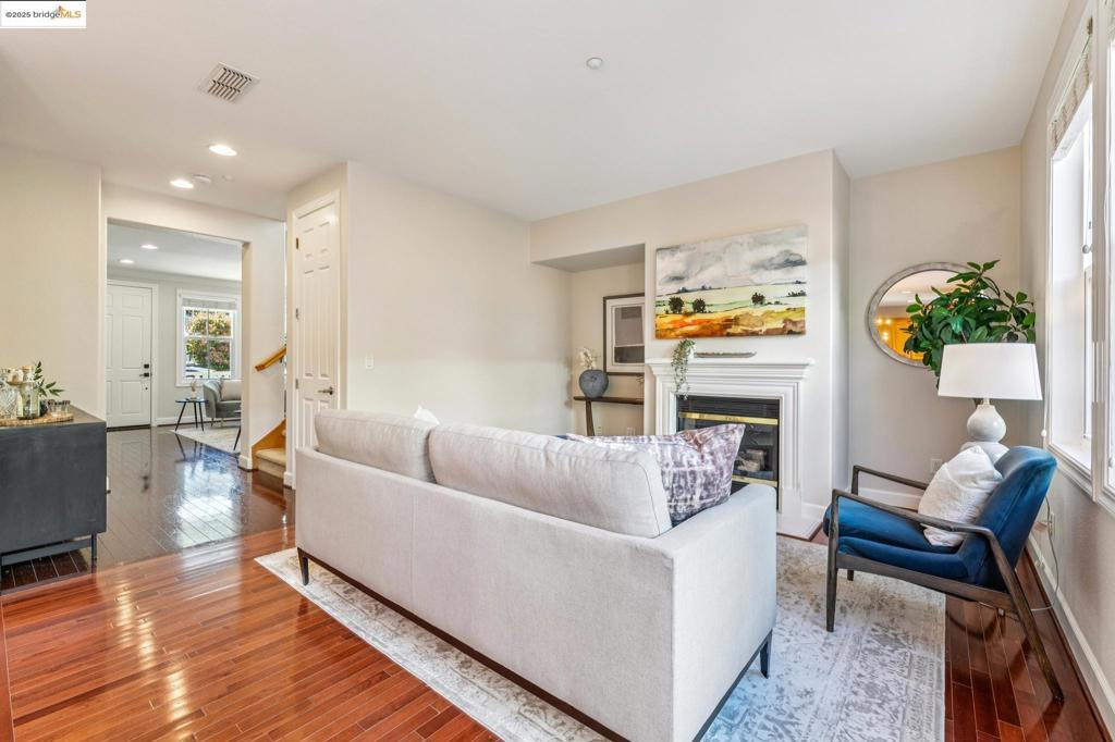 POINT RICHMOND - Residential