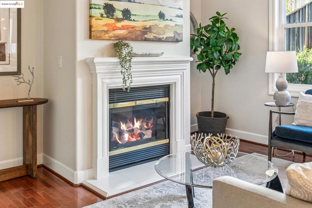 POINT RICHMOND - Residential