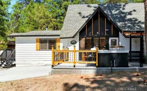 Photo of 201 E Aeroplane BLVD, Big Bear City, CA 92314 (MLS # CV26229095)