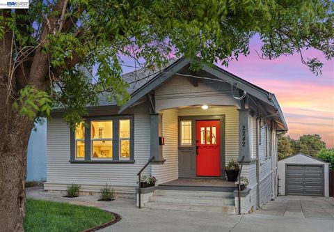 Photo of 2242 39Th Ave Ave, Oakland, CA 94601 (MLS # 41131412)