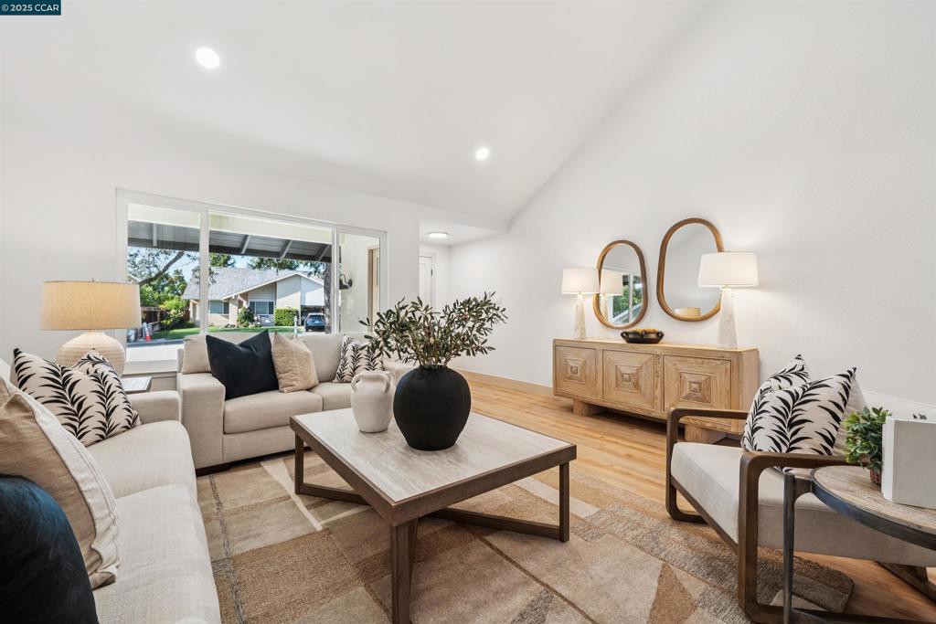 RANCHO SAN RAMON - Residential