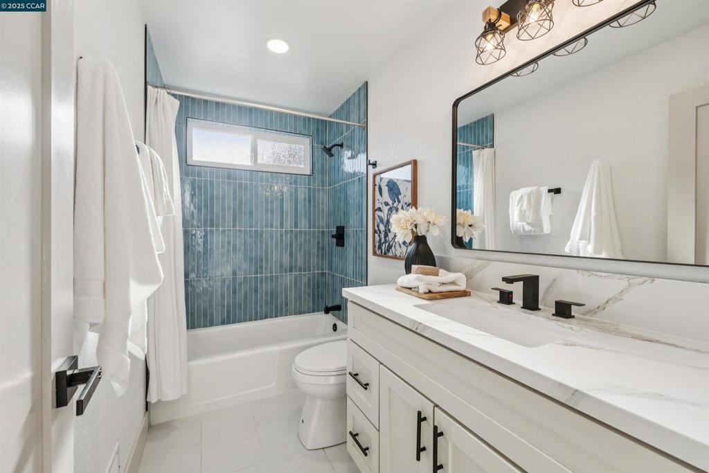 RANCHO SAN RAMON - Residential