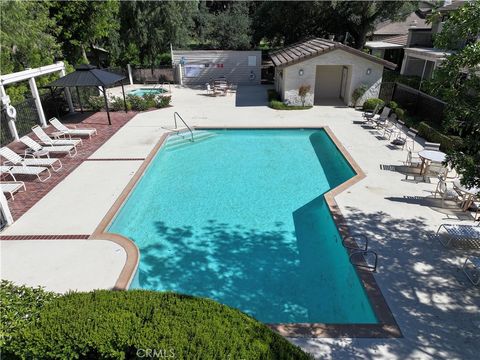 Tiny photo for 38220 Oaktree Loop, Murrieta, CA 92562 (MLS # SW26071186)