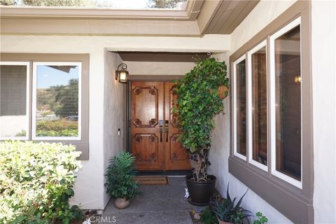 Tiny photo for 38220 Oaktree Loop, Murrieta, CA 92562 (MLS # SW26071186)