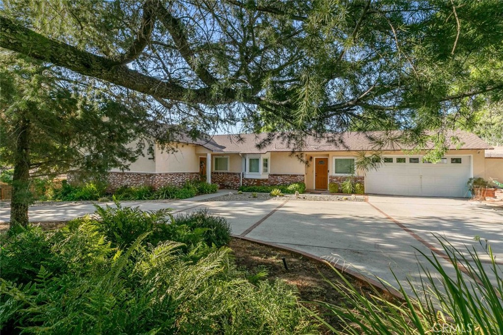 Welcome to this stunning 3-bedroom, 2.5 -bathroom residence in the heart of Tujunga, offering approximately 2,200 sq. ft. of comfortable, stylish living.
From the moment you arrive, the impressive huge circular driveway with room for up to 10 cars sets the tone for this exceptional property. Step inside to find a thoughtfully designed layout featuring spacious bedrooms, gleaming hardwood floors, and abundant recessed and natural light, creating a warm and inviting atmosphere throughout. The chef’s kitchen is equipped with sleek stainless steel appliances and opens to a generous dining area, perfect for hosting memorable gatherings. An individual laundry room adds everyday convenience. The attached two-car garage offers plenty of space, and just beyond it, you’ll discover a versatile recreation room, ideal for entertaining, a game room, or a private retreat. Out back, enjoy a spacious yard with a covered patio, providing year-round comfort for relaxing or entertaining guests. With its blend of style, functionality, and prime location in one of Tujunga’s most desirable neighborhoods, this home is a rare find you won’t want to miss.