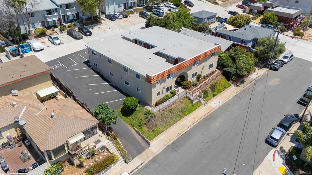 5844 Riley St.