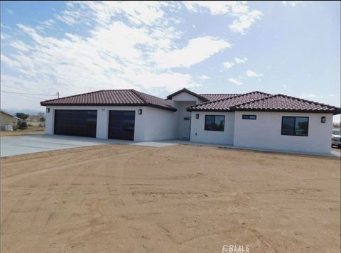 Photo of 11174 8TH Avenue, Hesperia, CA 92345 (MLS # HD26100258)