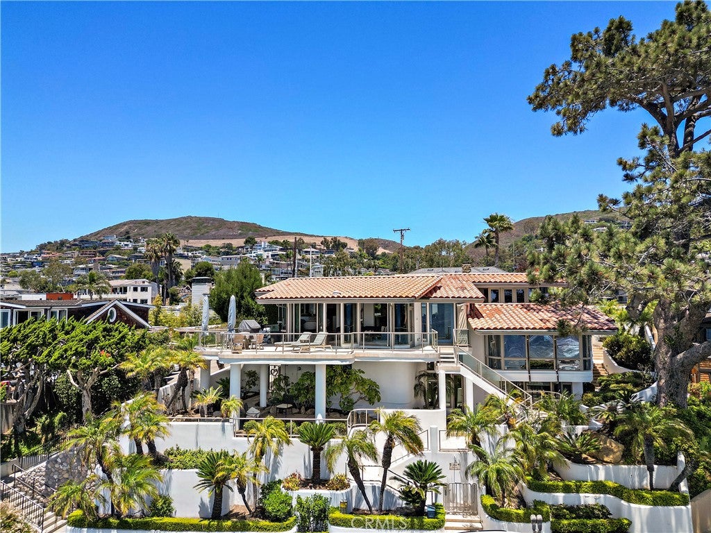 594 Cliff Drive