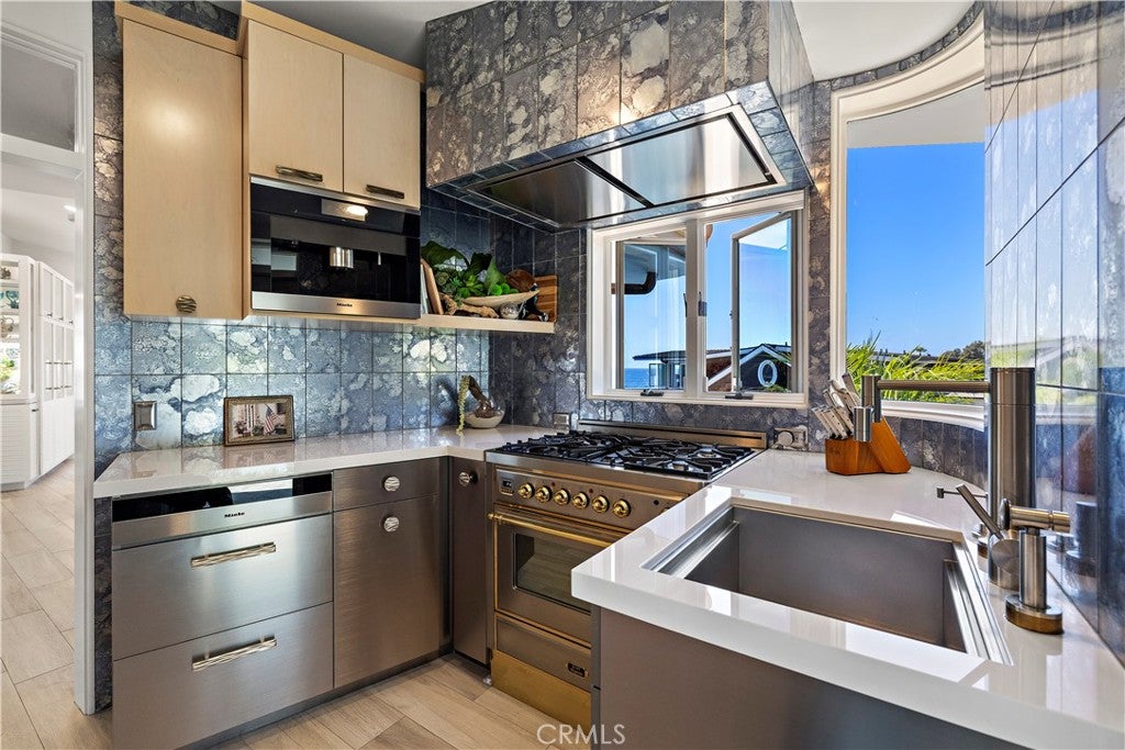 594 Cliff Drive, Laguna Beach CA 92651 - Photo 13