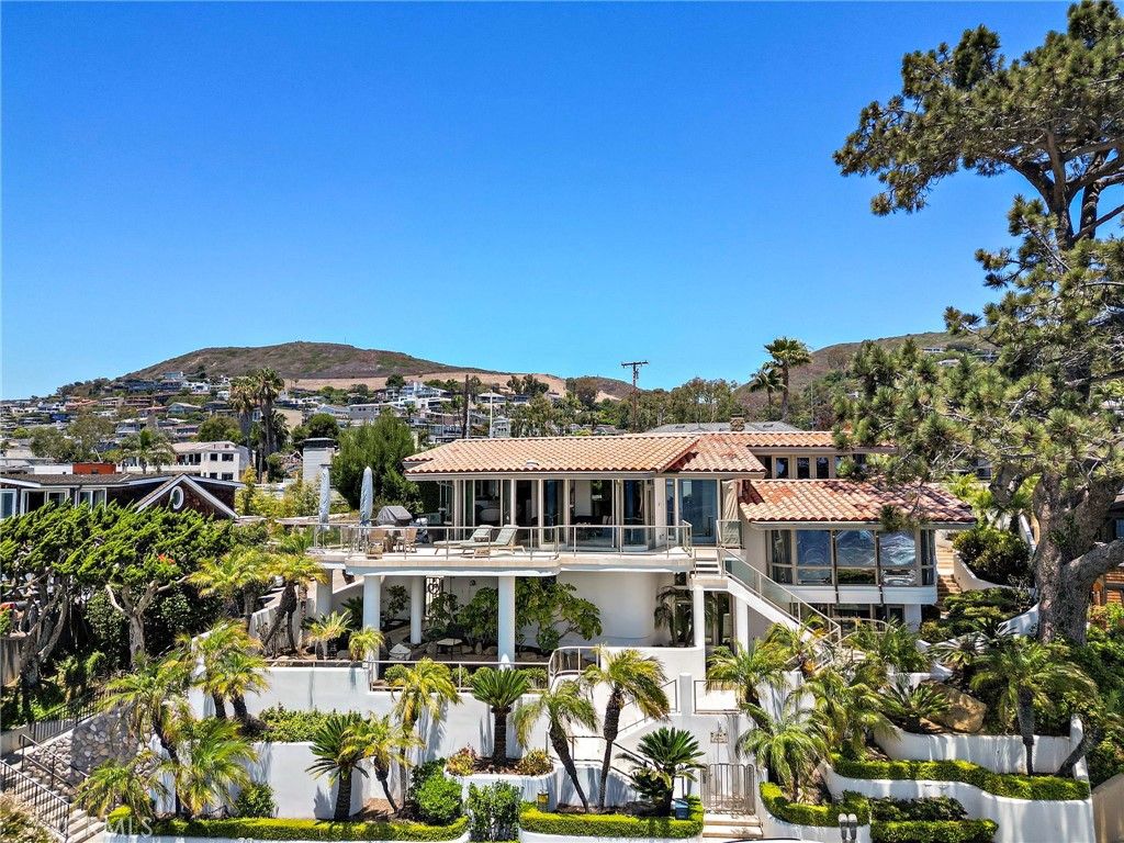 Photo of 594 Cliff Drive, Laguna Beach, CA 92651 (MLS # LG26129595)