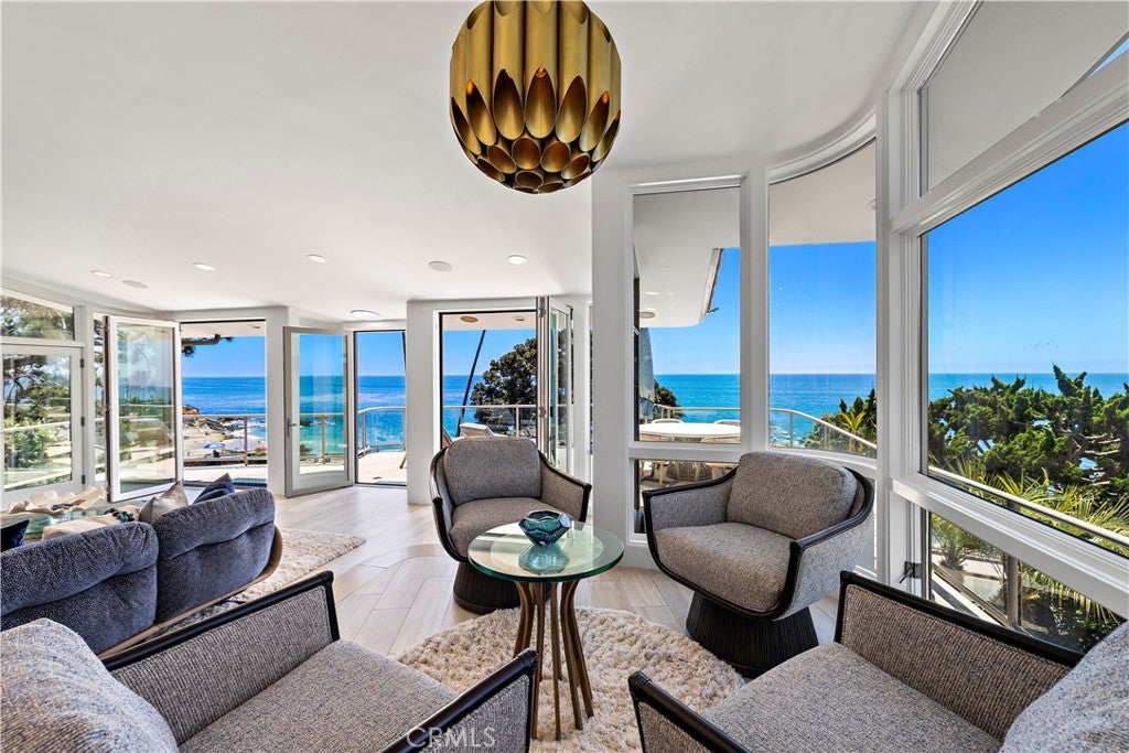 594 Cliff Drive