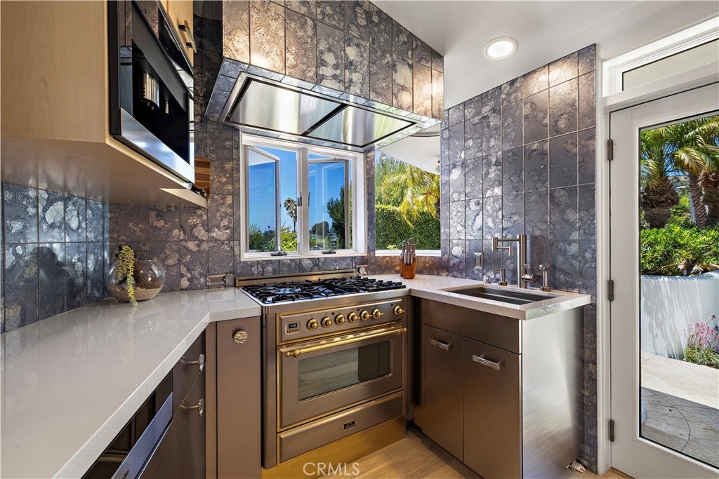 594 Cliff Drive, Laguna Beach CA 92651 - Photo 12