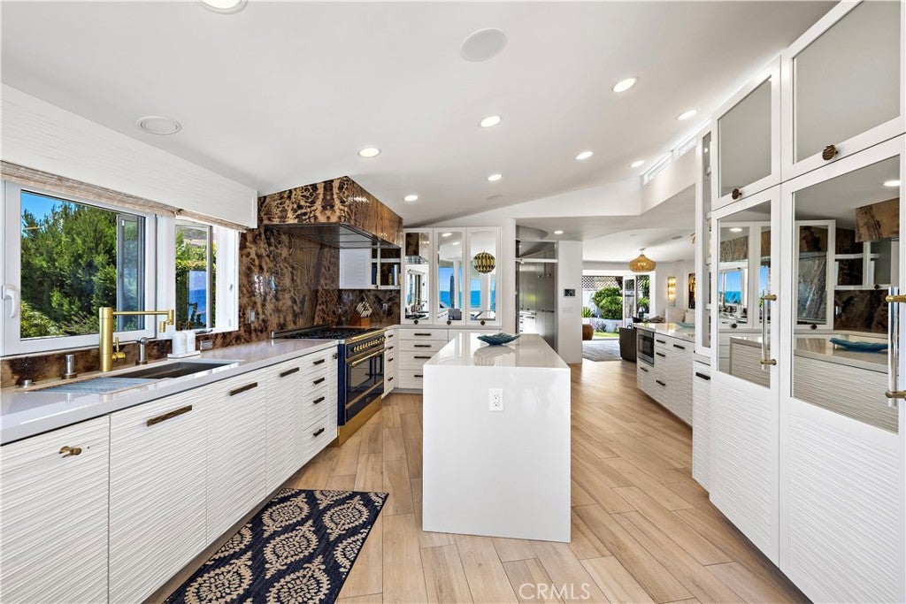 594 Cliff Drive, Laguna Beach CA 92651 - Photo 10