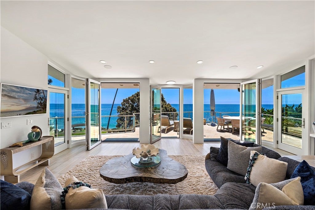 594 Cliff Drive