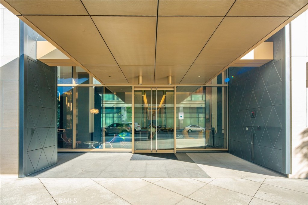 400 S Broadway 2101