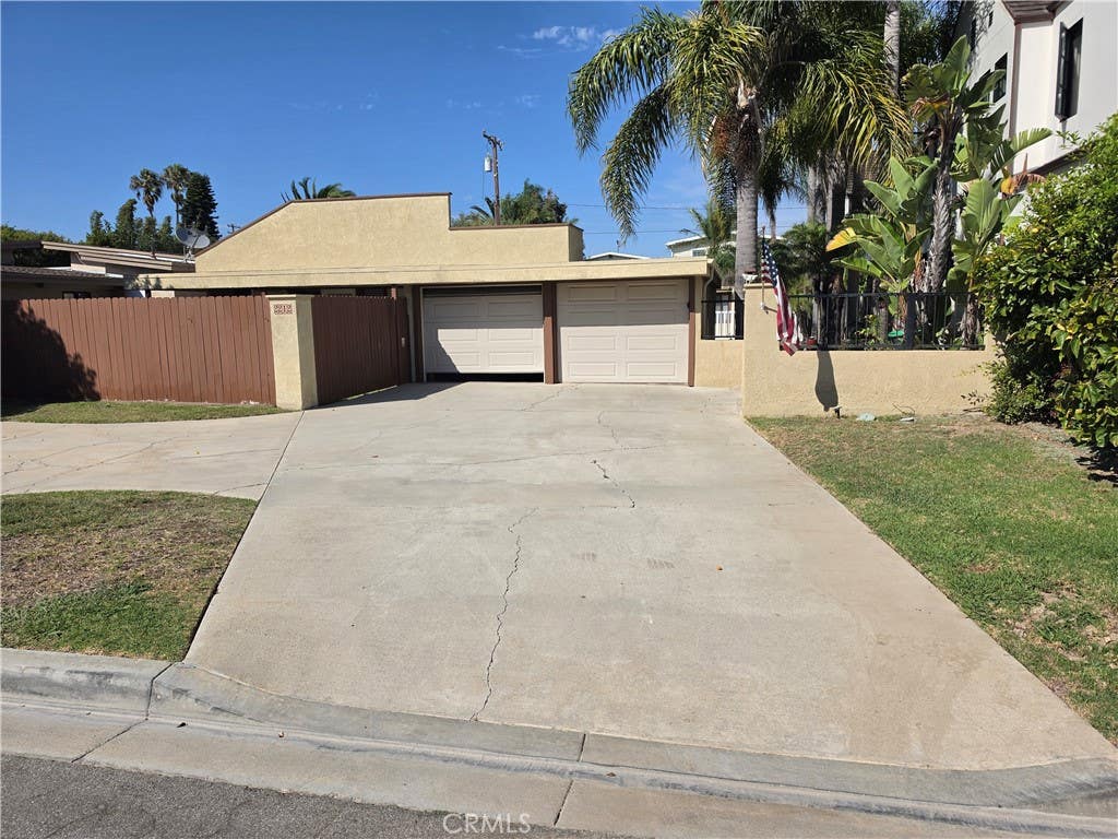Photo of 2212 Laurel PL, Newport Beach, CA 92663 (MLS # OC26179496)