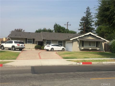 Photo of 1231 N Acacia Avenue, Fullerton, CA 92831 (MLS # OC25265271)